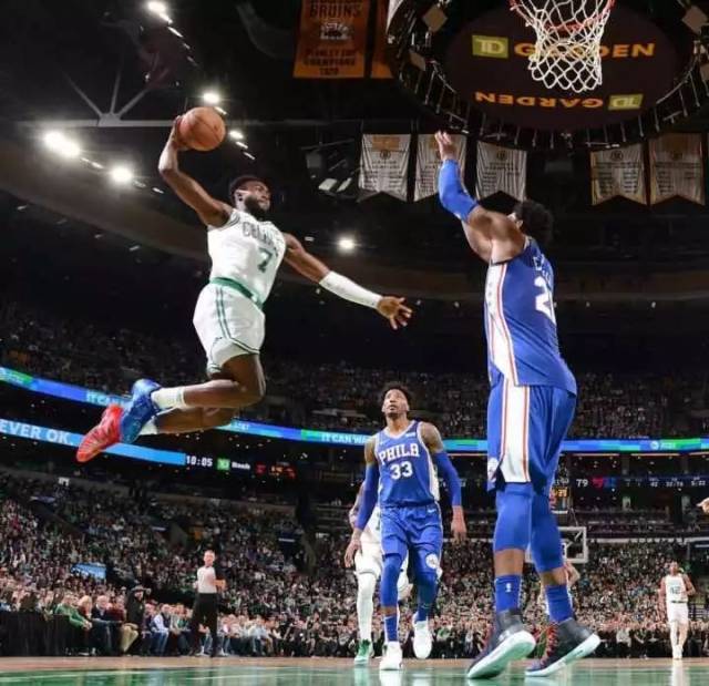 期待地看着 期待地看着